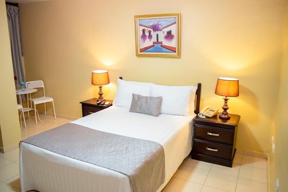 Hotel Real Bella Vista Santo Domingo Exterior photo